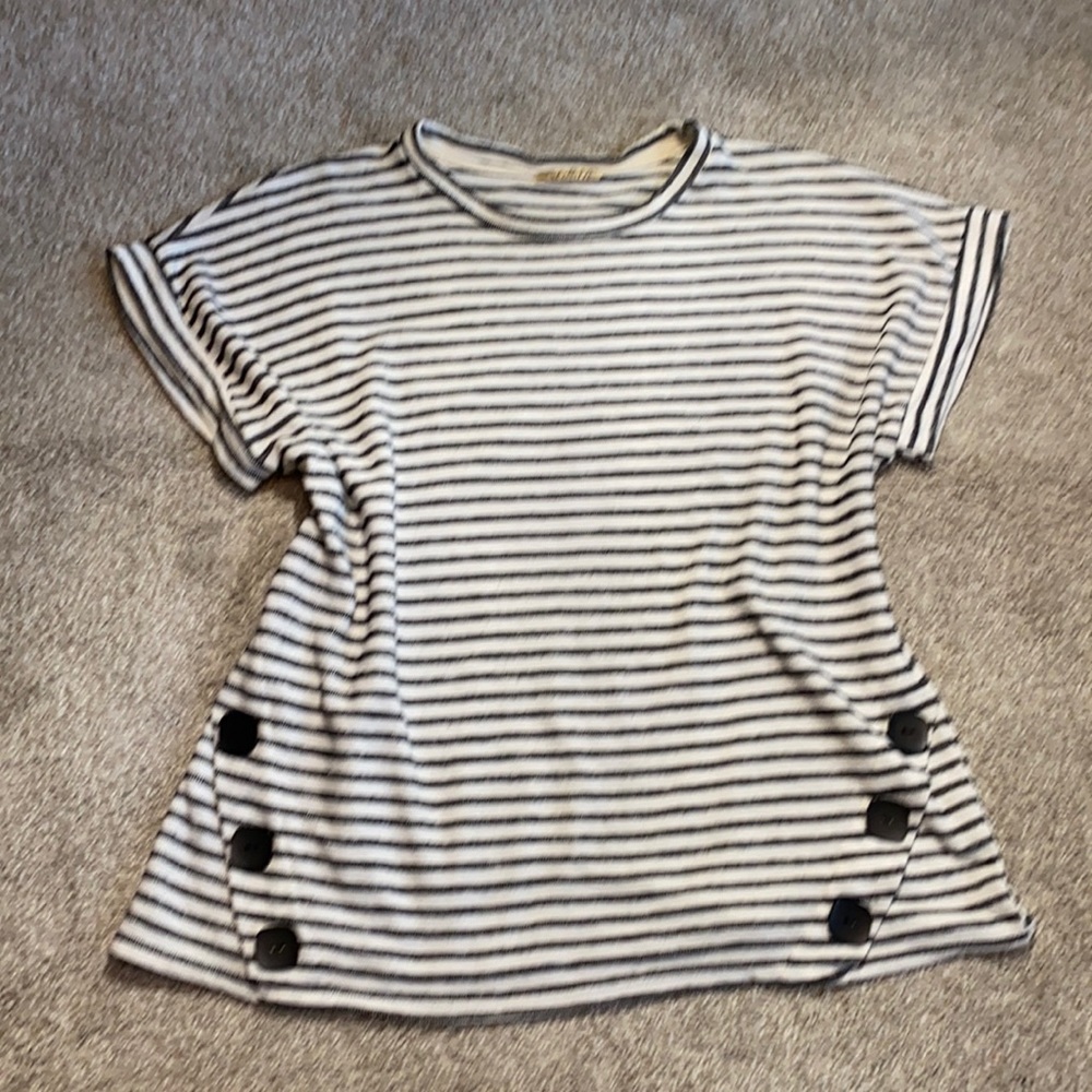 Lavish striped top sz large black and white